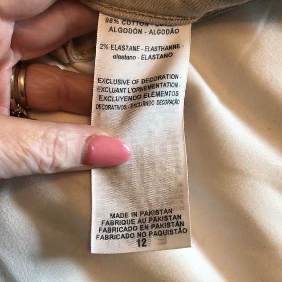 Capris tan made by Levi’s Modern Crop size 12 - Picture 8 of 9